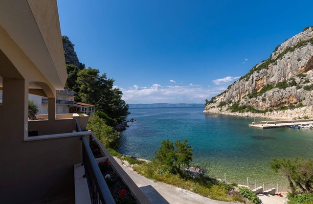 Apartments Serzane (98861-A6) - Zastrazisce - island Hvar