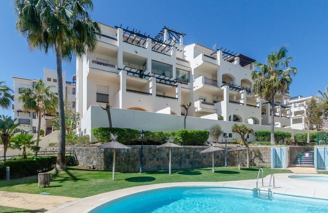 Apartment 'Residencial Duquesa 1342' with Shared Pool, Wi-Fi and Air Conditioning