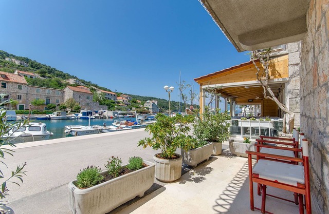 Apartment Pavlimir (87271-A1) - Stomorska - island Solta