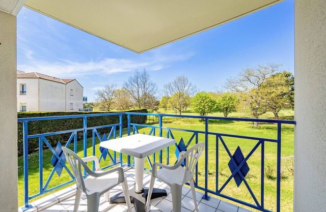 Apartment '07 - Sainte Marie, Vue Golf' with Private Pool and Balcony