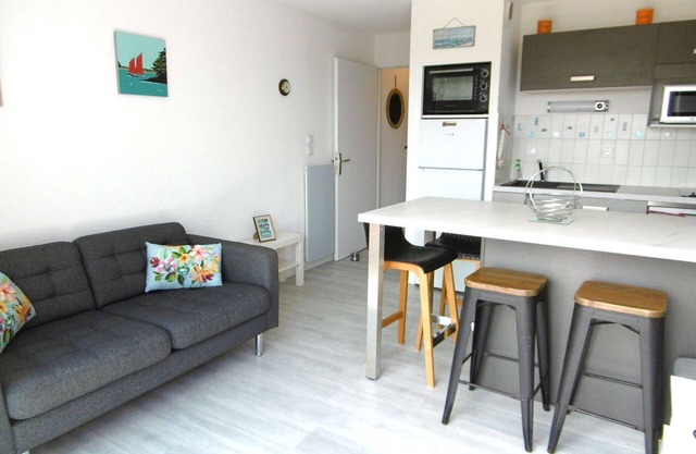 Apartment 2 rooms 2 to 4 people 500 m from the beach WIFI