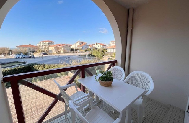 Apartment 2 rooms+cubicle near beach