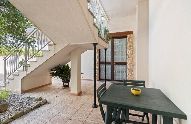 Apartment '2' with Shared Garden, Wi-Fi and Air Conditioning