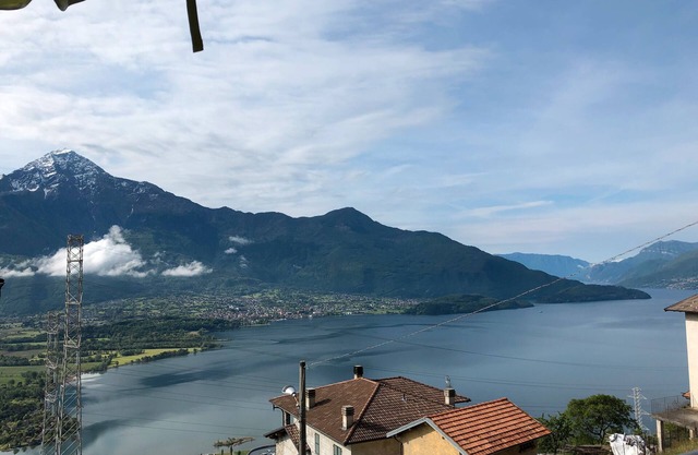 Apartment '4' with Lake View, Shared Pool and Wi-Fi