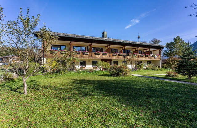 Apartment "5 Apartment mit Gartenblick" with Mountain View, Private Balcony & Wi-Fi