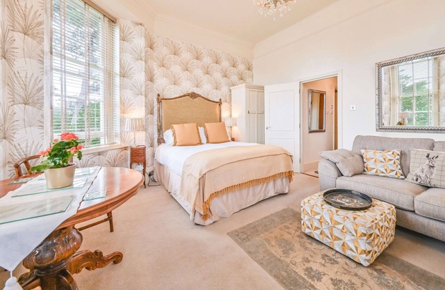 Apartment 7 - The Muntham Luxury Apartments. Spacious Bright First Floor Studio Apartment
