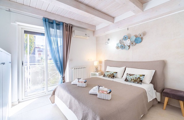 Apartment 'A Casa Di Anto' with Balcony, Wi-Fi and Air Conditioning