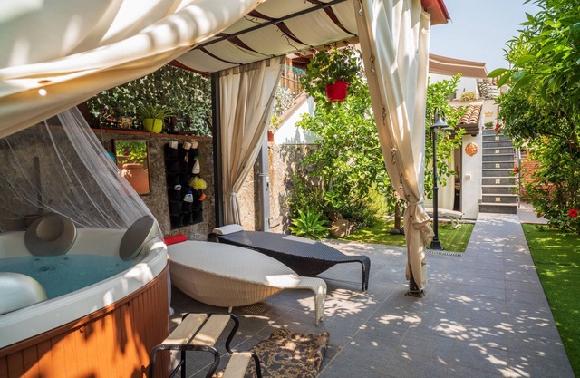 Apartment 'A Ugghia- I Mori' with Shared Garden, Wi-Fi and Air Conditioning