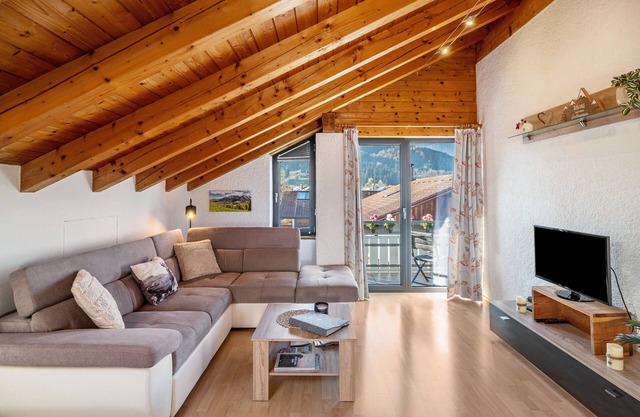 Apartment 'Alpenvogel' with Mountain View, Balcony and Wi-Fi