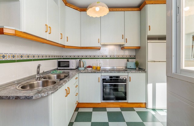 Apartment 'Amplio En Güejar Sierra' with Mountain View, Wi-Fi and Air Conditioning