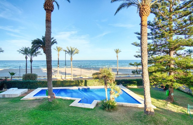 Apartment 'Andres' with Sea View, Wi-Fi and Air Conditioning