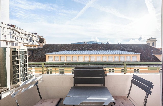 Apartment 'Annecy - Le 10' with Balcony, Wi-Fi and Air Conditioning