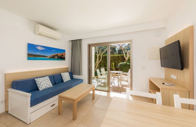 Apartment 'Apartamento Aquamarina 1' with Shared Pool, Wi-Fi and Air Conditioning