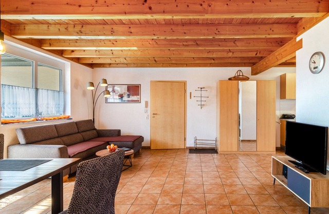 Apartment 'Apfelschnitz' with Shared Garden, Balcony and Wi-Fi