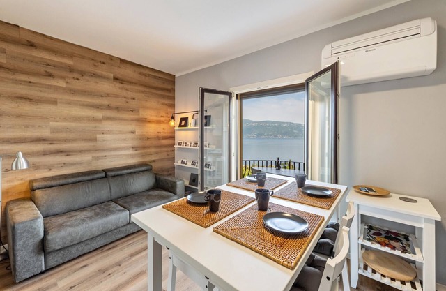 Apartment 'Appartamento Abba Durke' with Lake View, Shared Pool and Balcony
