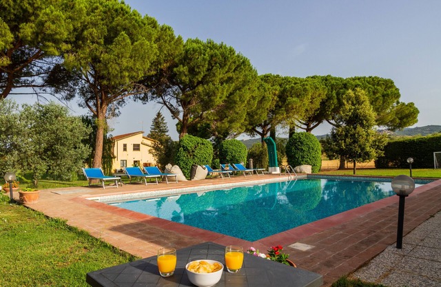 Apartment "Aurora" with Garden, Shared Pool & Wi-Fi