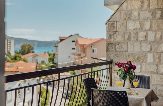 Apartment Bonaca triple room with sea view