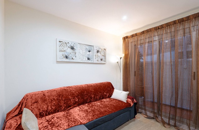 Apartment "Bonito Piso Cerca de Park Guell" with Wi-Fi & A/C