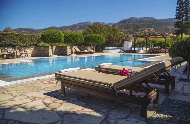 Apartment by the pool in Sitia Oceanides