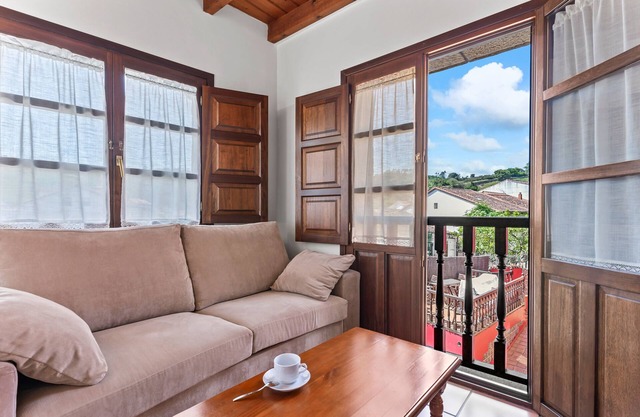Apartment 'Cantu' with Private Terrace, Balcony and Wi-Fi