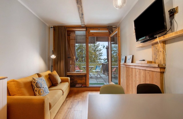 Apartment 'Casa Andrea Vista Monte Bianco' with Mountain View, Balcony and Wi-Fi