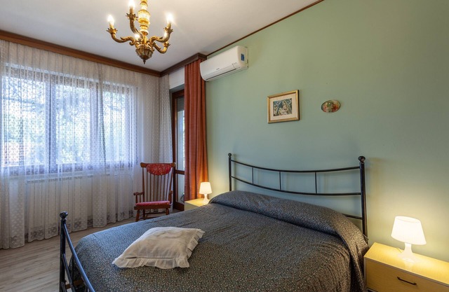 Apartment Casa Cesarina with Terrace, Balcony & A/C