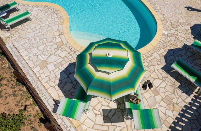 Apartment 'Casa Lentischio Piscina Evista Mare' with Sea View, Shared Pool and Wi-Fi