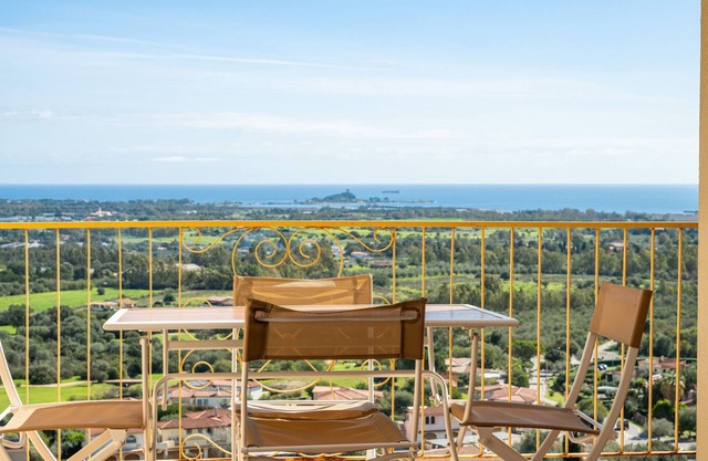 Apartment 'Casa Molas' with Wi-Fi and Air Conditioning