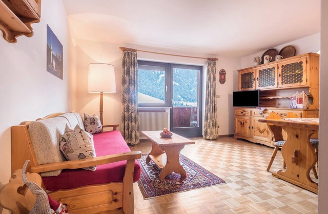 Apartment "Casa Rustica Seceda" Near the Ski Lift with Mountain View, Wi-Fi, Balcony & Garden