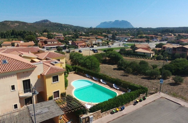 Apartment 'Casa Vacanze Nespolo' with Shared Pool, Private Terrace and Air Conditioning