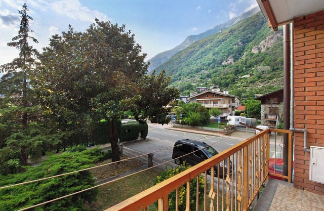 Apartment "Casa Vicky" with Mountain View & Balcony