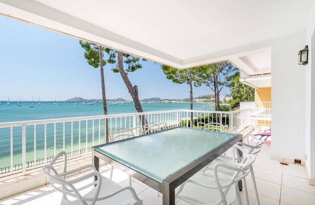 Apartment Catalina 2B tres dormitorios by the Beach with Terrace & Wi-Fi