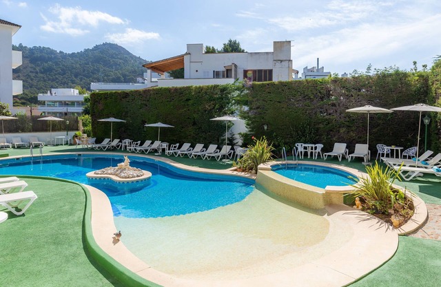 Apartment Close to the Beach with Pool Access, Private Terrace, Air Conditioning and Wi-Fi