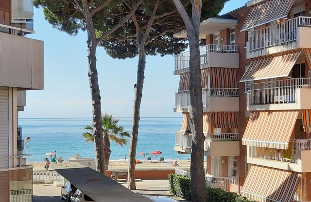 Apartment Costa dorada, Cambrils (Salou side) sea view, direct beach access