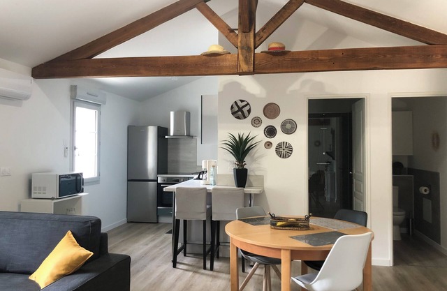 Apartment - Cosy newly renovated flat