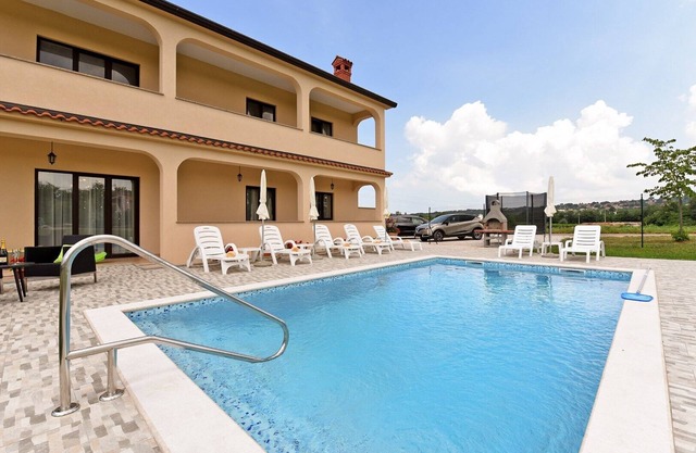 Apartment Dvori with Private Pool