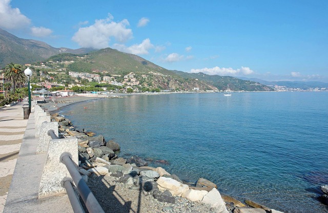 Apartment "Edo - Arenzanohost" with Sea View & Balconies