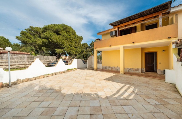 Apartment 'Ella' with Private Terrace, Private Garden and Balcony