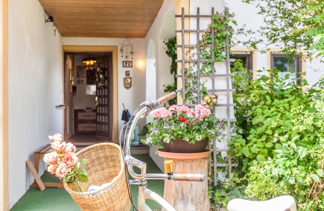 Apartment "Enzian" with Mountain View, Garden & Wi-Fi