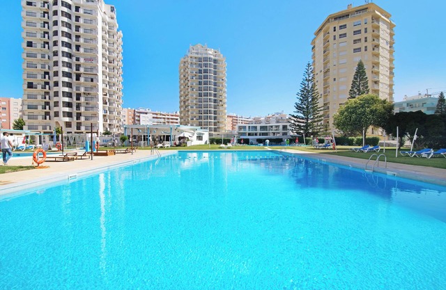 Apartment Estrela 606 - Vista Mar on the Beach with Sea View, Pool, Wi-Fi, Garden & Balcony