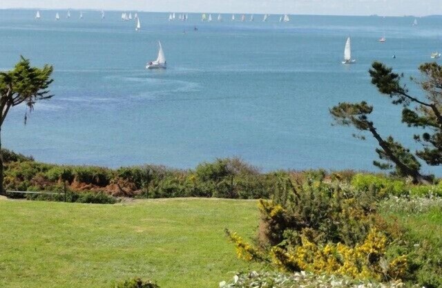 Apartment F 3 sea views and direct beach and ocean access