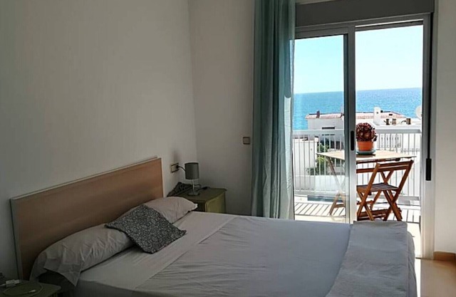 Apartment facing the sea