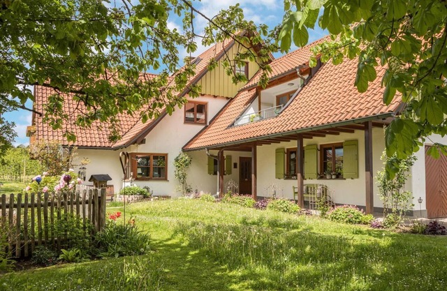 Apartment “Ferienwohnung Hahn” near Lake Constance with Wi-Fi, Balcony & Garden
