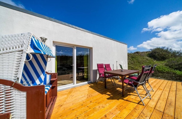 Apartment 'Ferienwohnung Austernfischer' with Sea View, Private Terrace and Wi-Fi