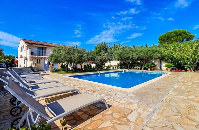 Apartment for 4 to 6 people olive side 1st floor