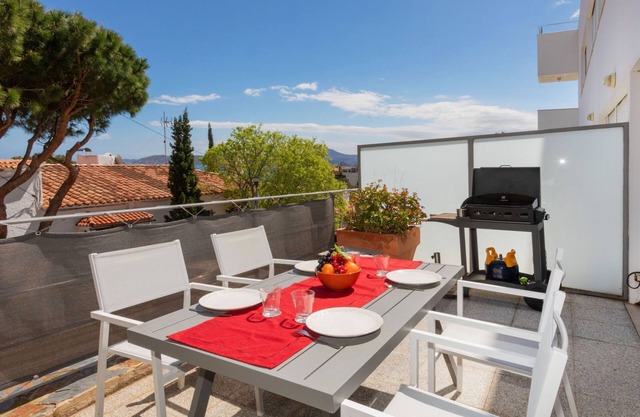 Apartment Grifeu by Interhome