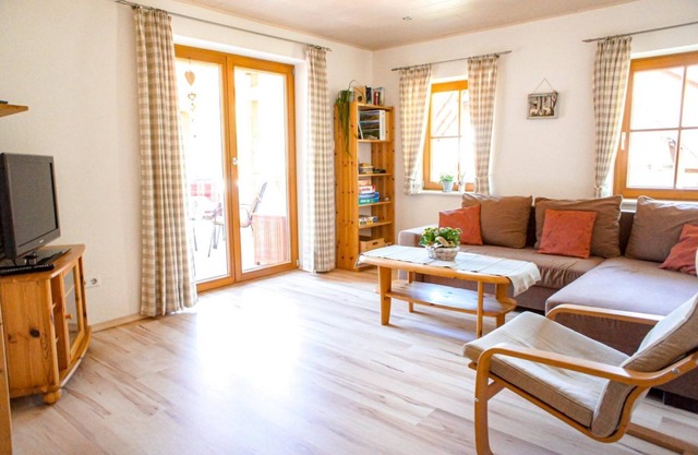 Apartment 'Heidelbeere' with Mountain View, Private Terrace and Wi-Fi