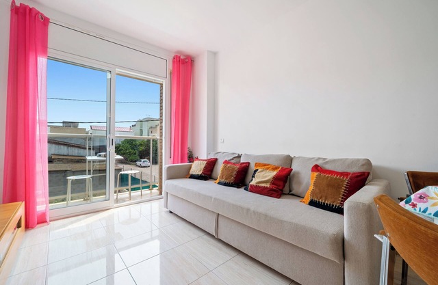 Apartment 'Home' with Balcony, Wi-Fi and Air Conditioning