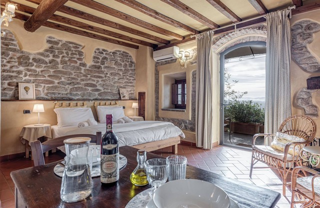 Apartment 'Il Nido' with Shared Pool, Wi-Fi and Air Conditioning