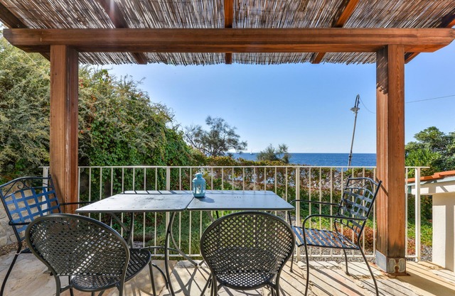 Apartment 'Il Quartiere - Giglio' with Sea View, Terrace & Wi-Fi